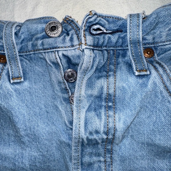 Levi's 501 Light Blue Distressed Denim Jean Cut-off Shorts Jorts - 26 Women’s - Picture 7 of 10